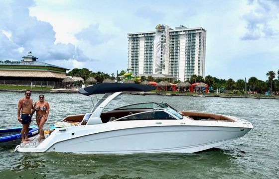 Brand New 2025 Four Winns HD8 with captain and host included