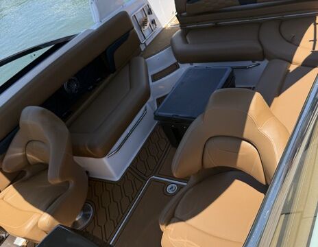 Brand New 2025 Four Winns HD8 with captain and host included
