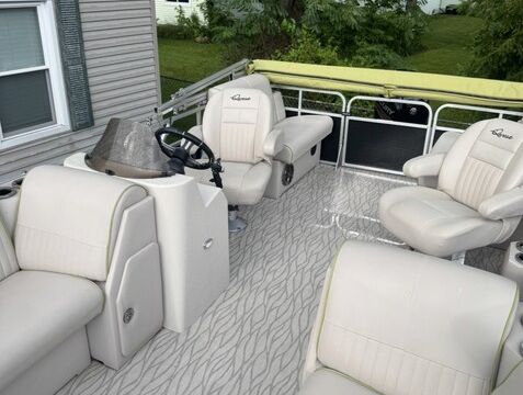 Saint Joseph — 18' Luxury Qwest Pontoon