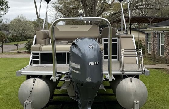 Pontoon Paradise
Located in Gulf Shores!!!