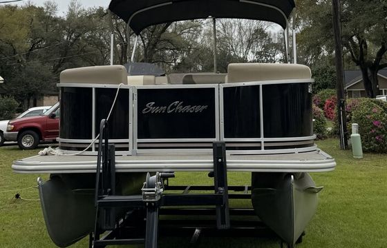 Pontoon Paradise
Located in Gulf Shores!!!