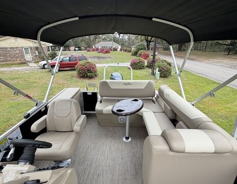 Pontoon Paradise
Located in Gulf Shores!!!