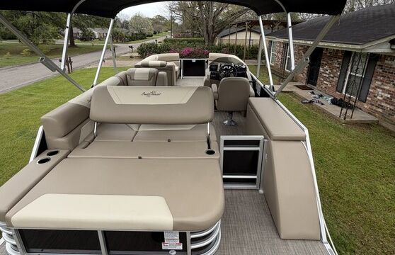 Pontoon Paradise
Located in Gulf Shores!!!