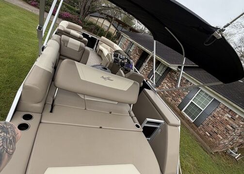 Pontoon Paradise
Located in Gulf Shores!!!