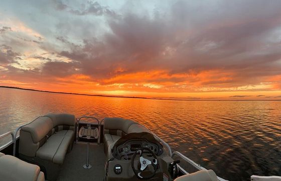 2020 Sun Tracker Party Barge 24 DLX