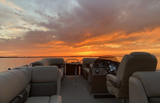 2020 Sun Tracker Party Barge 24 DLX