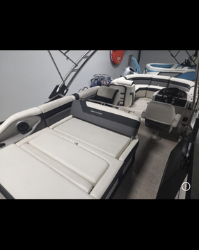2022 Luxury Pontoon Boat 15 passenger
