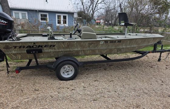 Adventure Awaits: Explore Lake Granger on a Powerful Tracker Grizzly