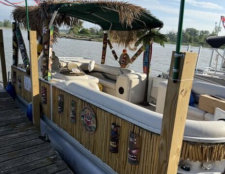 TIKI BOAT TOLEDO! ENJOY A CAPTAIN DRIVING YOU ON THE MAUMEE RIVER