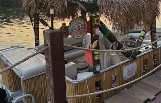 TIKI BOAT TOLEDO! ENJOY A CAPTAIN DRIVING YOU ON THE MAUMEE RIVER