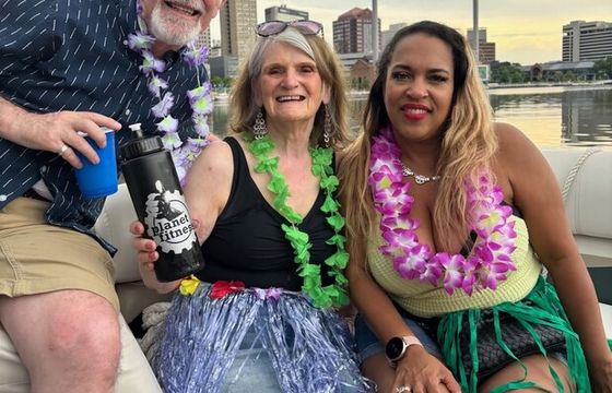 TIKI BOAT TOLEDO! ENJOY A CAPTAIN DRIVING YOU ON THE MAUMEE RIVER