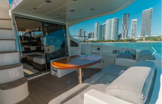 Italian Luxury Azimut Yachts - Best Miami Ocean Living, DJ parties,fun