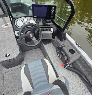 2024 alumacraft 17ft W/LiveScope