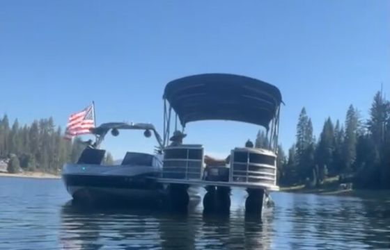 2020 Moomba Craz Wake/Surf Boat - Perfect for Lake Days!