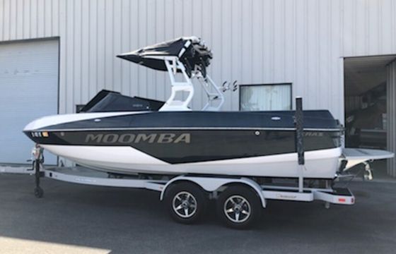 2020 Moomba Craz Wake/Surf Boat - Perfect for Lake Days!