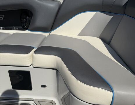 2020 Moomba Craz Wake/Surf Boat - Perfect for Lake Days!