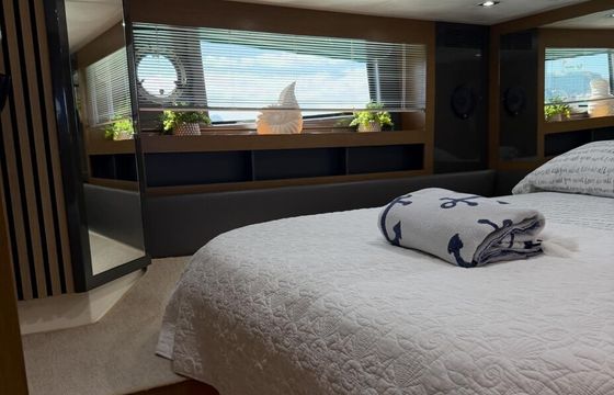 Luxury 44’ Azimut Atlantis – Miami Yacht for Parties, Tours &amp; VIP Char
