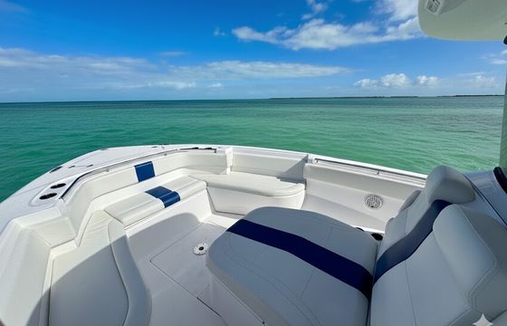 Still Dreamin’ – Luxury Belzona 325 Charter