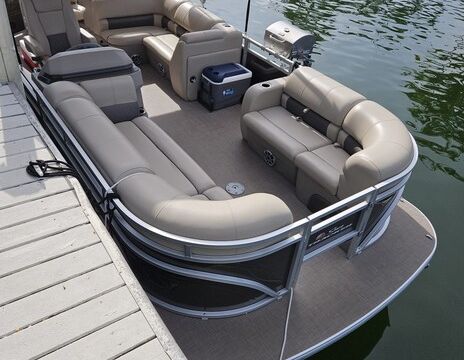 Sun Tracker Pontoon