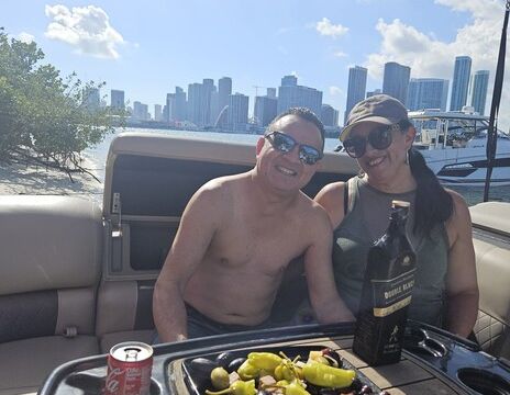 Sun Tracker Pontoon