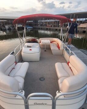 Sun Traker 7 passangers vessel 60HP