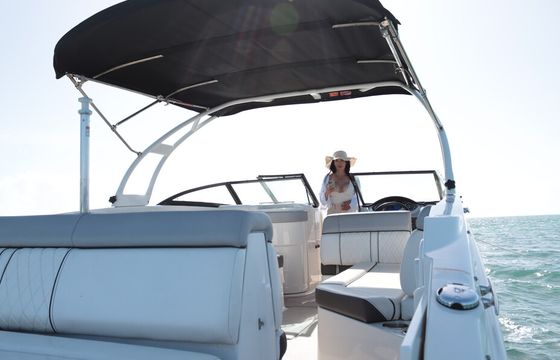 Charter a Luxury Day on the Water – Sea Ray SDX 27 in Miami