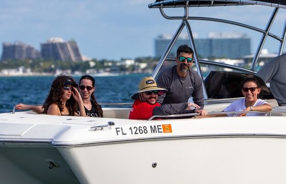 Spacious 27ft Miami Catamaran – Perfect for Groups, Parties, Sunsets