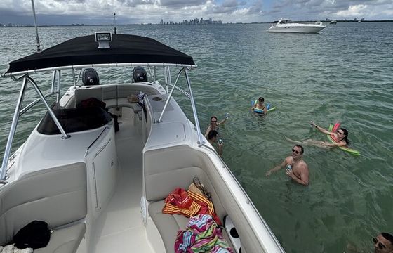 Spacious 27ft Miami Catamaran – Perfect for Groups, Parties, Sunsets