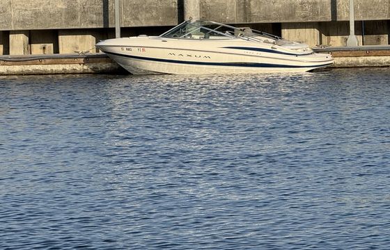 Affordable Fast 19’ Maxum Bowrider – Great for Tubing