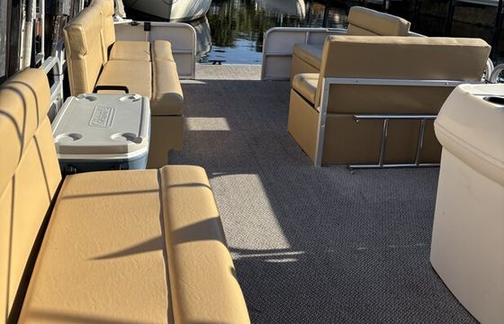 24ft Pontoon Party Boat