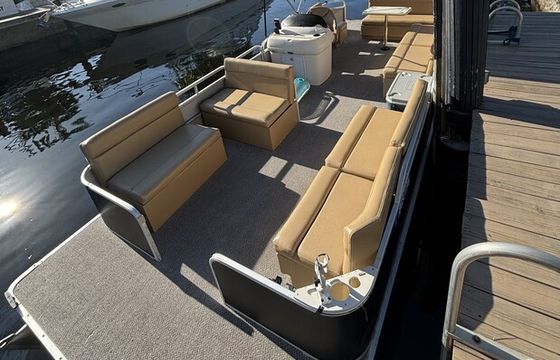 24ft Pontoon Party Boat