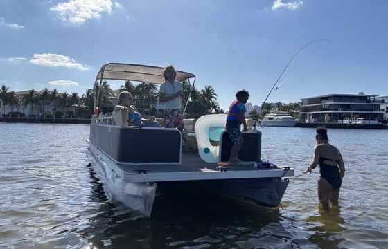 24ft Pontoon Party Boat
