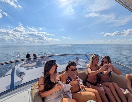 53ft FUN yacht with BIG AUDIO in Downtown Tampa!