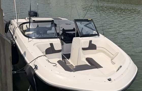 Bayliner VR5 OB | Virginia Beach | Sandbar Cruiser | Tubing | Relaxing