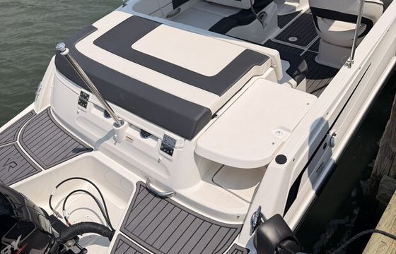 Bayliner VR5 OB | Virginia Beach | Sandbar Cruiser | Tubing | Relaxing