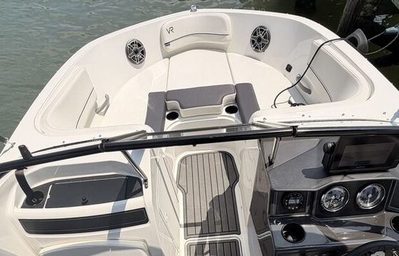 Bayliner VR5 OB | Virginia Beach | Sandbar Cruiser | Tubing | Relaxing
