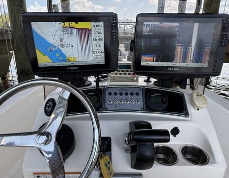 Coastal Calm: Four-Person Fishing and Leisure Vessel