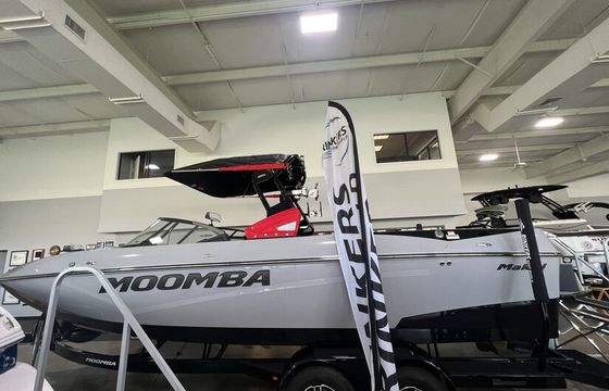 2023 Moomba Maki Surf, Wakeboard, and relax in style.