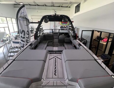 2023 Moomba Maki Surf, Wakeboard, and relax in style.