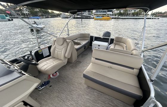 24 ft Sweetwater Luxury Pontoon boat