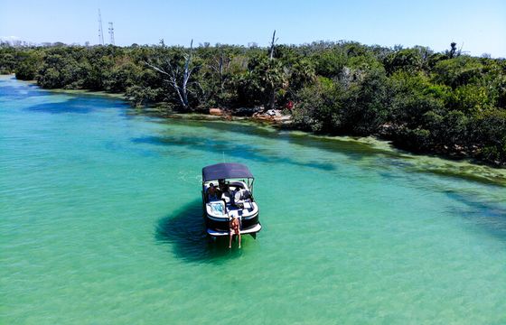 New Luxury Tritoon Rental – Bluetooth Audio Sandbar-Ready!