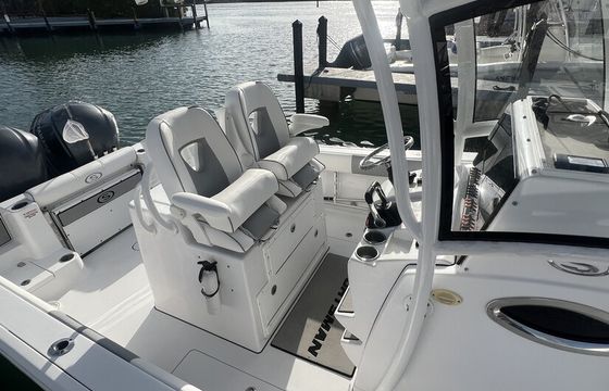 GORGEOUS 28.5' SPORTSMAN TWIN YAMAHA 300s! MINT CONDITION!!!