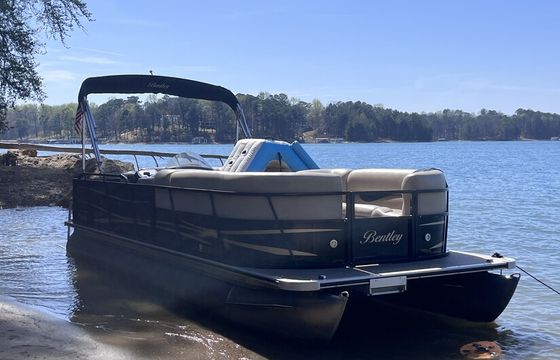Sunny 24' Pontoon Comfortable Cruise for 12 on Lanier or Allatoona