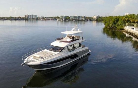 2022 60ft Luxury Yacht – Miami Beach with 2 JET SKIS INCLUDED
