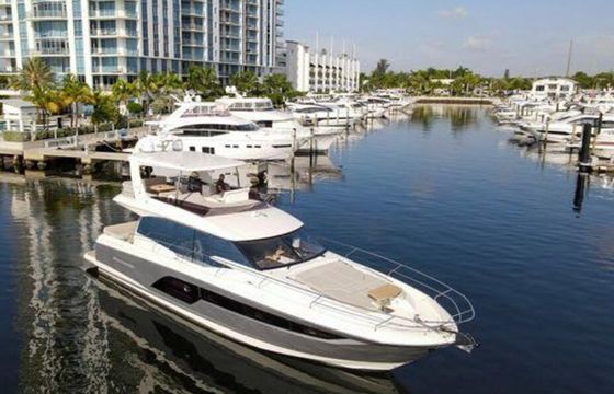 2022 60ft Luxury Yacht – Miami Beach with 2 JET SKIS INCLUDED