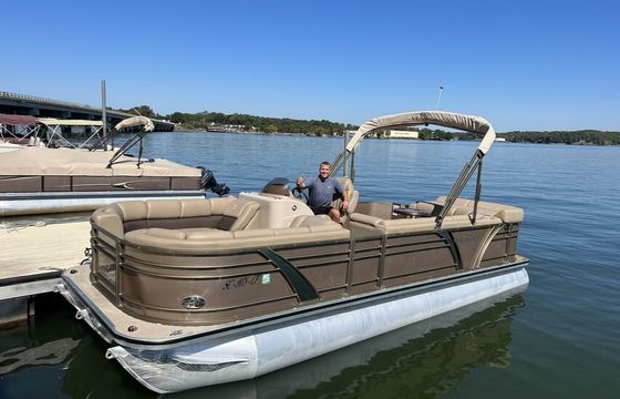 22 FT Veranda Tri-Toon - Lake Wylie, SC (across from Papa Docs)