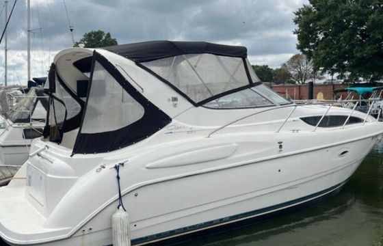 Cruise the Potomac in Style on a 32ft Bayliner Yacht with Captain