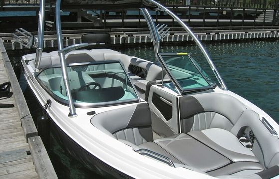Wake Surf on a MB Sports B52 with Captain