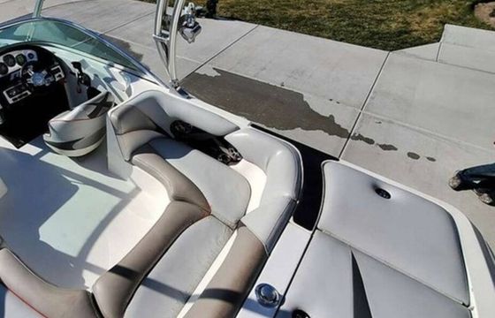 Wake Surf on a MB Sports B52 with Captain