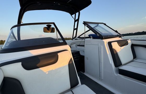 Explore Nashville by Water – Rent our 10 person Yamaha AR210 Jet Boat!